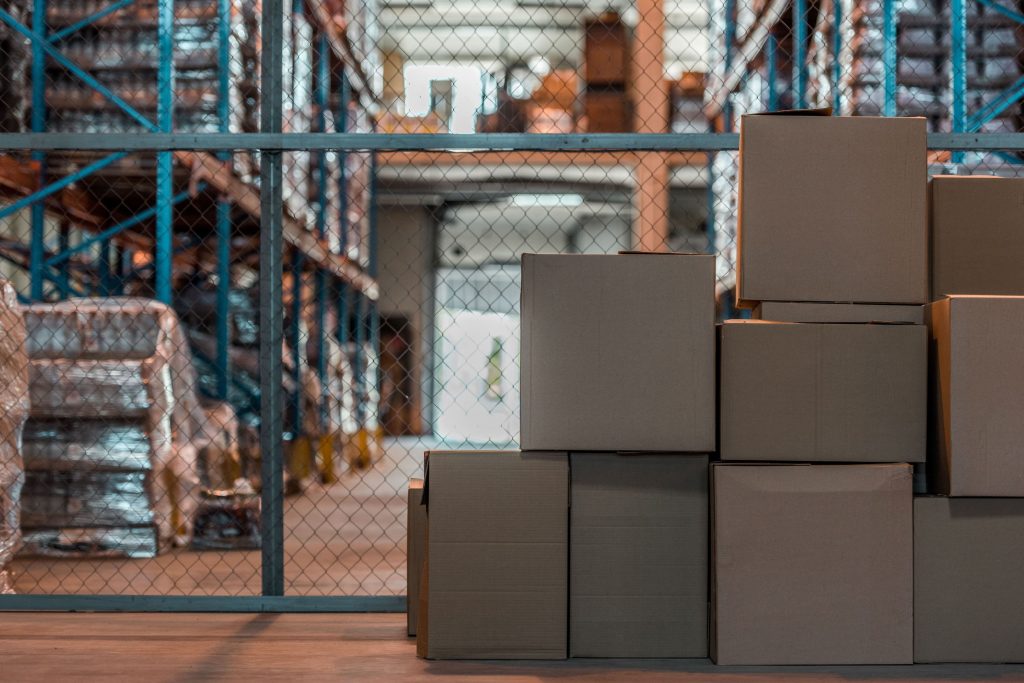 cajas en almacen logístico
